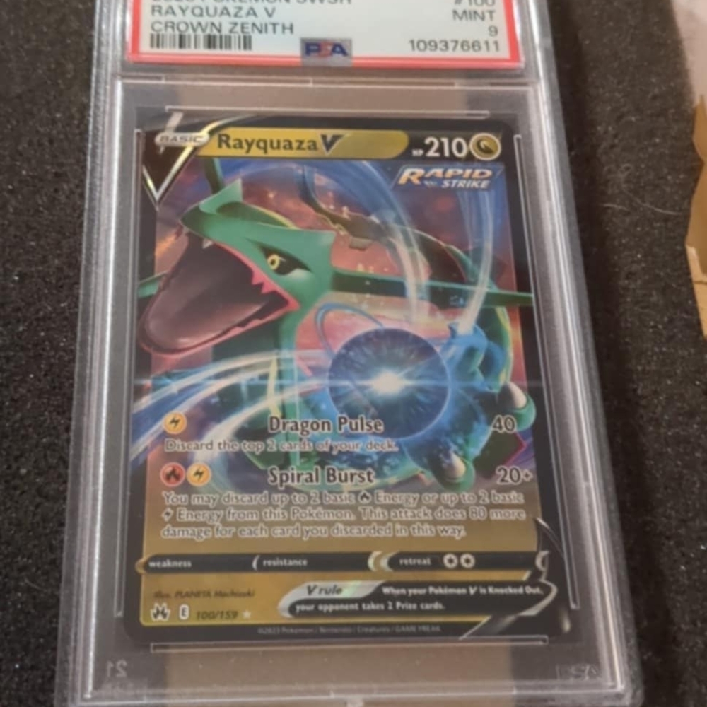 Pokemon Rayquaza V Trading Card - Green and Gold